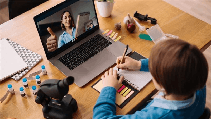 Student in live online session with expert coach
